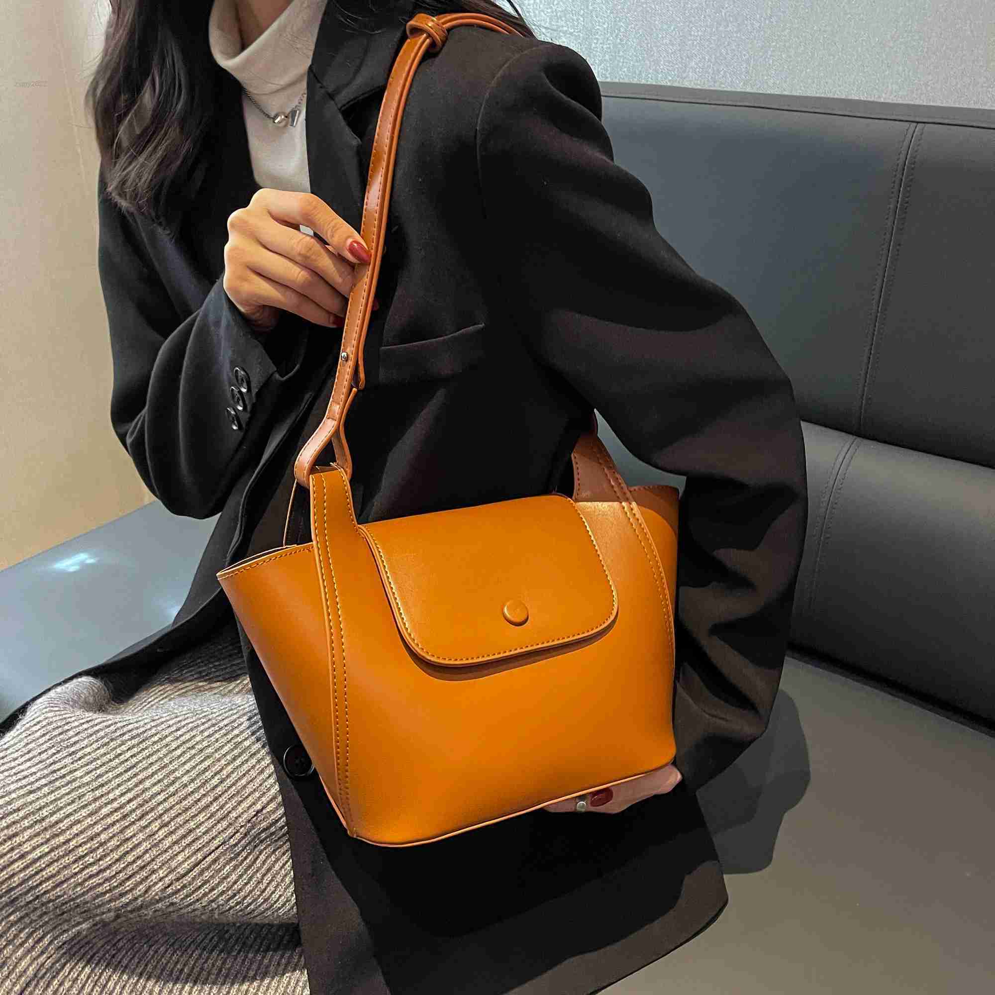 Evening Bags Jin YIde Vintage Crossbody Bags for Women 2023 Luxury Brand Designer Trend PU Leather Fashion Solid Handbags and Purses Bolsas, Brown
Evening Bags Jin YIde Vintage Crossbody Bags for Women 2023 Luxury Brand Designer Trend PU Leather Fashion Solid Handbags and Purses Bolsas, Brown