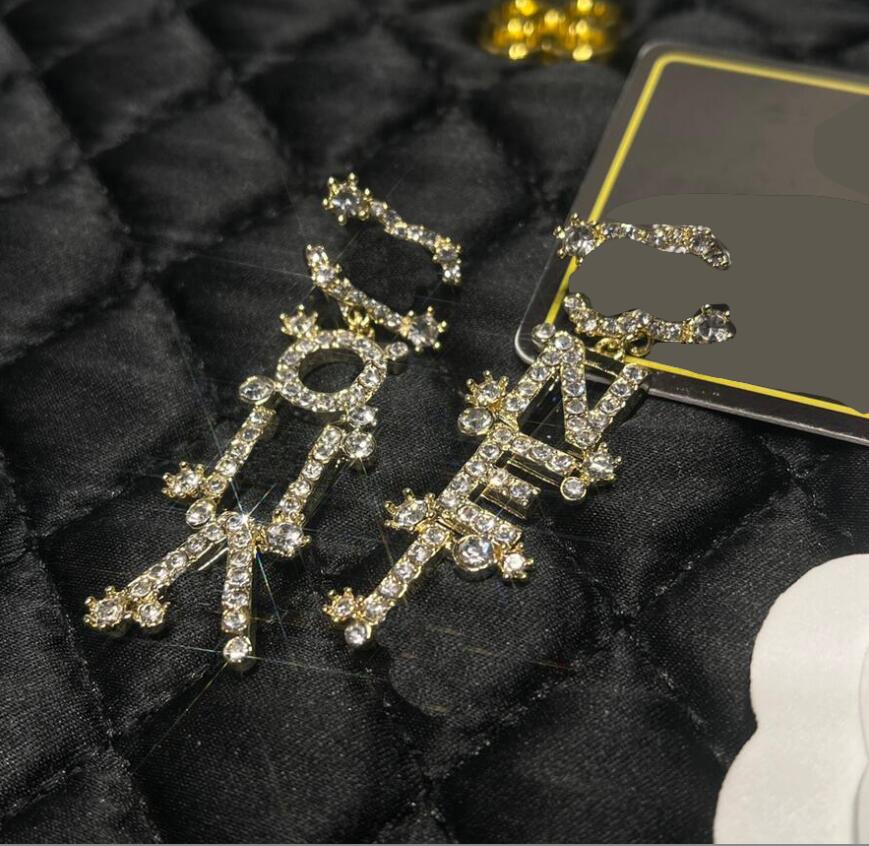 Luxury Women 18K Gold Plating Earrings High End Designer Brand Double Letter Inlay Crystal Rhinestone Earring Eardrop Womens Girl Wedding Party Jewerlry Ear Stud
Luxury Women 18K Gold Plating Earrings High End Designer Brand Double Letter Inlay Crystal Rhinestone Earring Eardrop Womens Girl Wedding Party Jewerlry Ear Stud