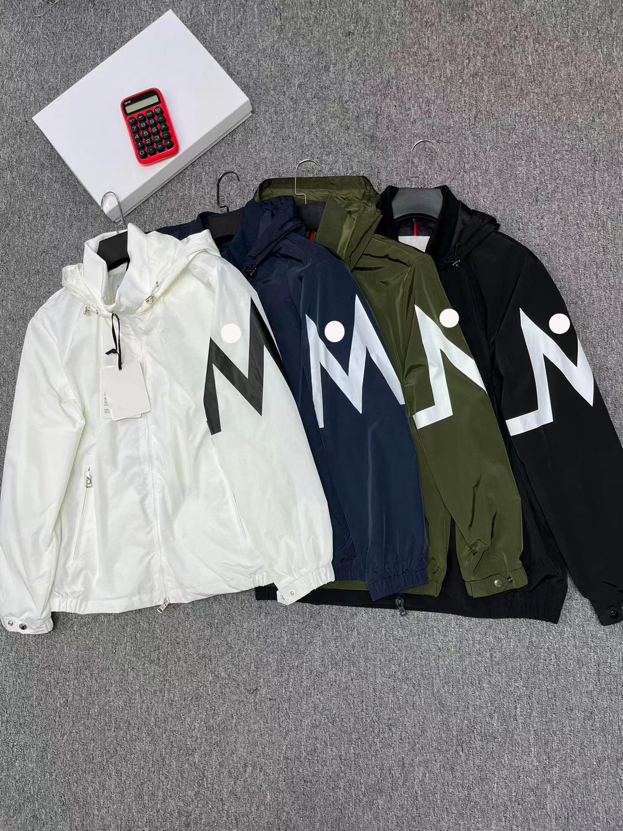 "Fetuque" franch luxury brand windbreaker mens hooded jacket Lightweight sun protection clothing spring jackets Sleeve arm NFC function Designers Men Clothings, Samakar-balck
"Fetuque" franch luxury brand windbreaker mens hooded jacket Lightweight sun protection clothing spring jackets Sleeve arm NFC function Designers Men Clothings, Samakar-balck