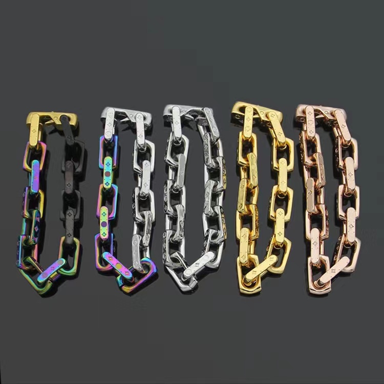 Brand Classic V-shaped Square Chain Bracelet New Fashion Four Leaf Flower Designer Bracelet for Men's High Quality Luxury Jewelry
Brand Classic V-shaped Square Chain Bracelet New Fashion Four Leaf Flower Designer Bracelet for Men's High Quality Luxury Jewelry