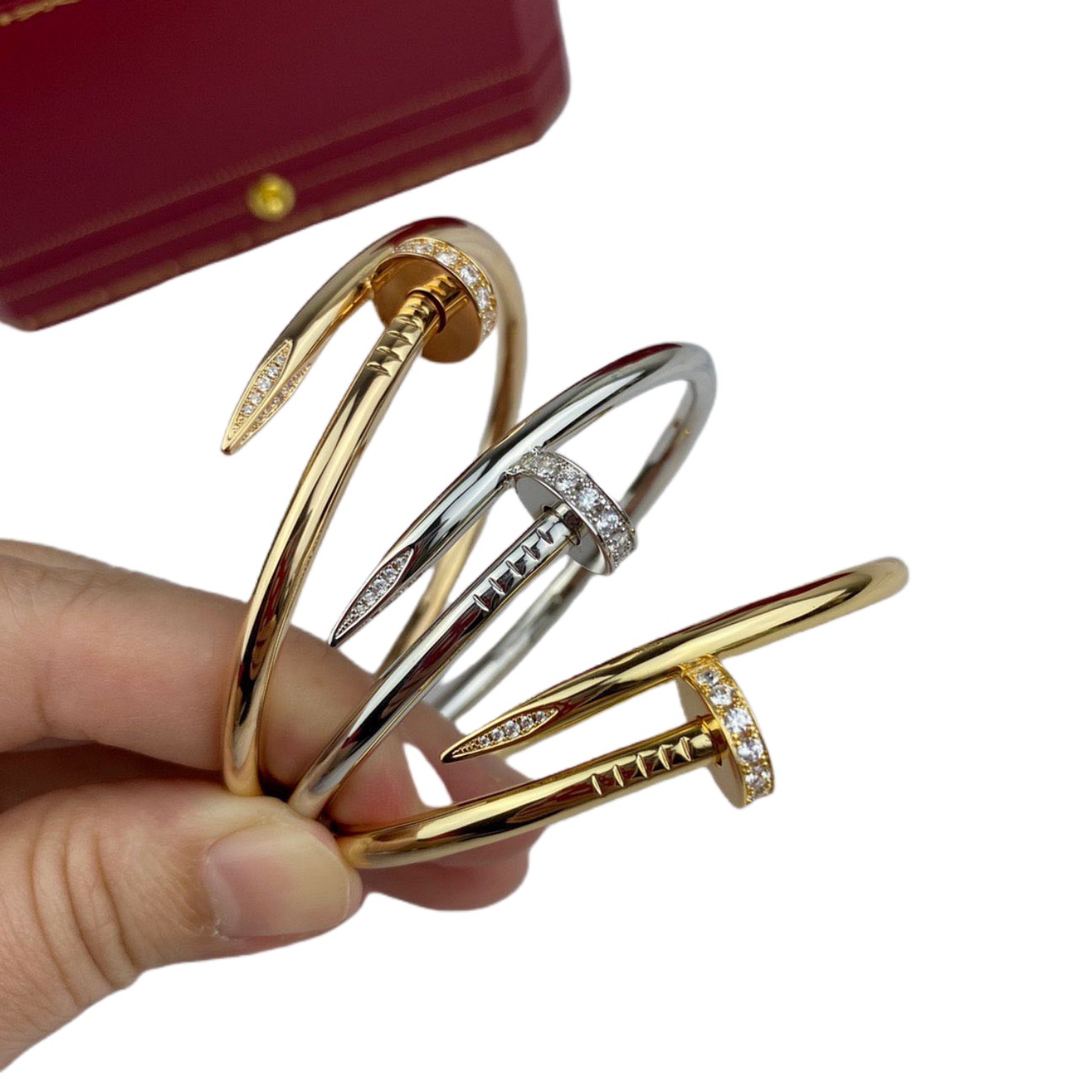 High quality jewelry bracelet designer gold bangle for men V gold plated 1.0 mi gold couple bullet bracelet micro inlay material technology real gold texture
High quality jewelry bracelet designer gold bangle for men V gold plated 1.0 mi gold couple bullet bracelet micro inlay material technology real gold texture