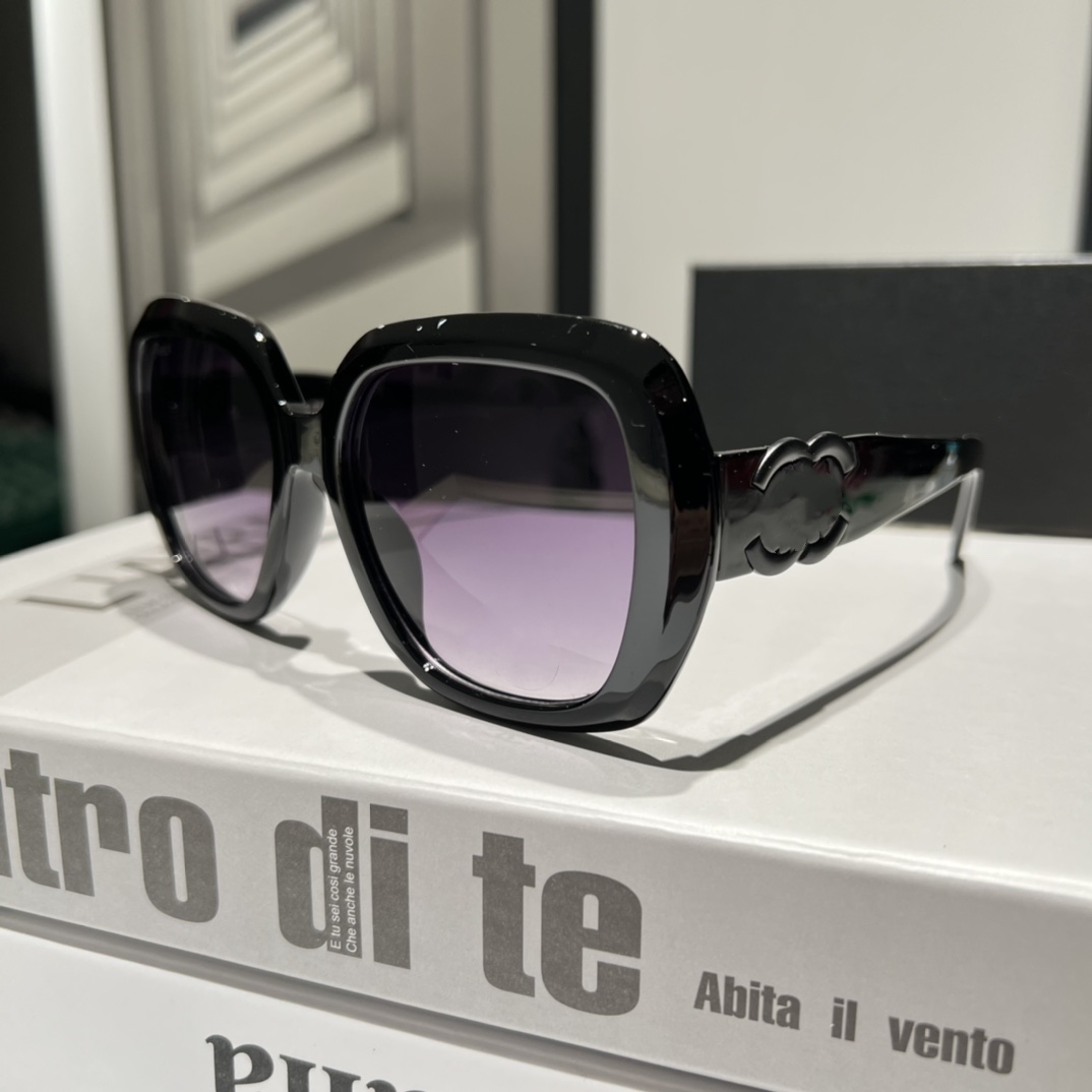 CH8355 Sunglasses for Women Men Designer Summer Shades Polarized Eyeglasses Big Frame Black Vintage Oversized Sun Glasses of Women Male
CH8355 Sunglasses for Women Men Designer Summer Shades Polarized Eyeglasses Big Frame Black Vintage Oversized Sun Glasses of Women Male
