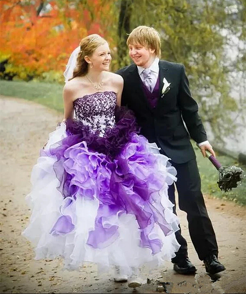 Country White And Purple Wedding Dress Tiered Organza A-Line Long Bridal Gowns Back Lace-up Strapless Sleeveless Garden Pastrol Bride Wear 2023 Plus S