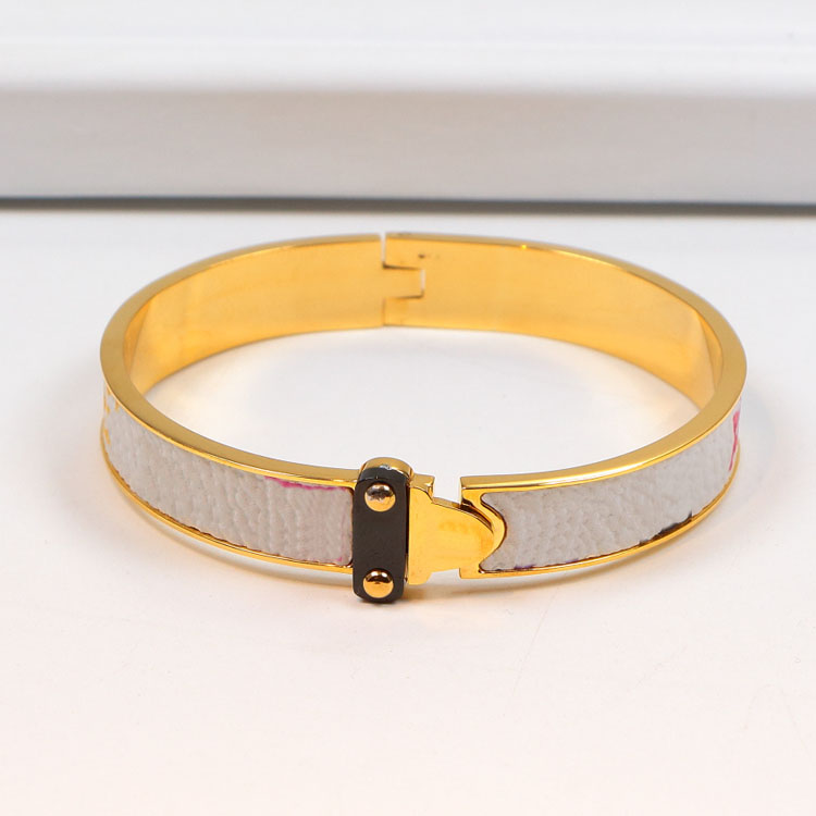fashion personality gold bangle bracelet charm letter stainless steel luxury love Leather men and women Bracelet Wedding Couple jewelry party gift top qualitys
fashion personality gold bangle bracelet charm letter stainless steel luxury love Leather men and women Bracelet Wedding Couple jewelry party gift top qualitys