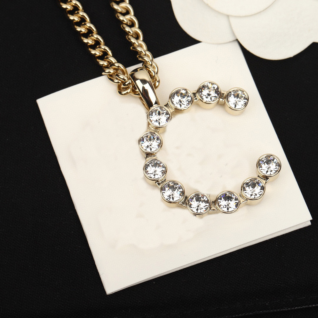 2023 Luxury quality Charm pendant necklace with diamond large size design have box stamp in 18k gold plated PS7840A
2023 Luxury quality Charm pendant necklace with diamond large size design have box stamp in 18k gold plated PS7840A