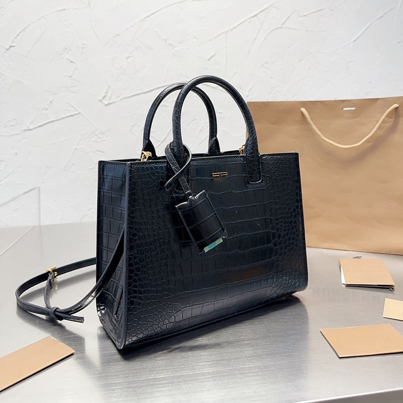 Luxurious Designer Black Shoulder Green Durable Tote Bag Crocodile Leather Double Gold Hardware For Women 27CM, Black-leather-27cm
Luxurious Designer Black Shoulder Green Durable Tote Bag Crocodile Leather Double Gold Hardware For Women 27CM, Black-leather-27cm
