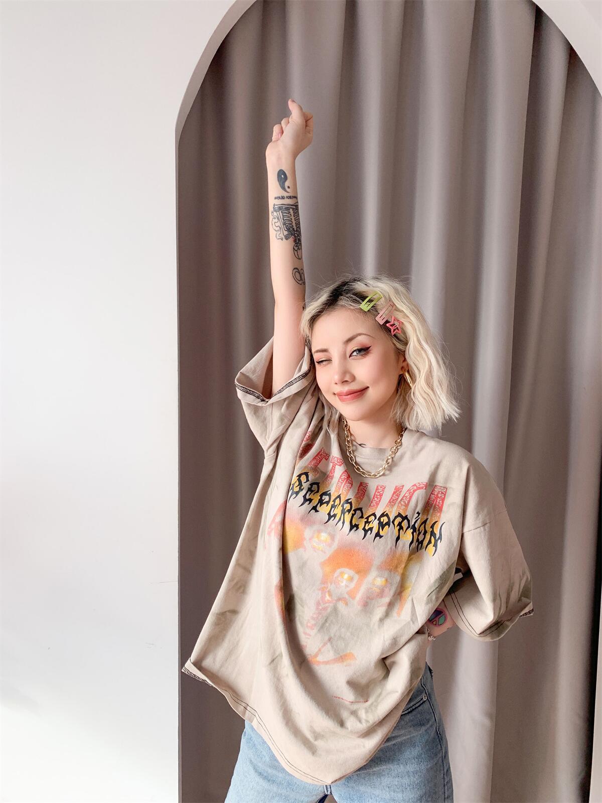 Back Seam Tie-dye Women' T-Shirt Retro Do Old Short Sleeved High Street Casual T-shirt for Men and Women, Khaki
Back Seam Tie-dye Women' T-Shirt Retro Do Old Short Sleeved High Street Casual T-shirt for Men and Women, Khaki