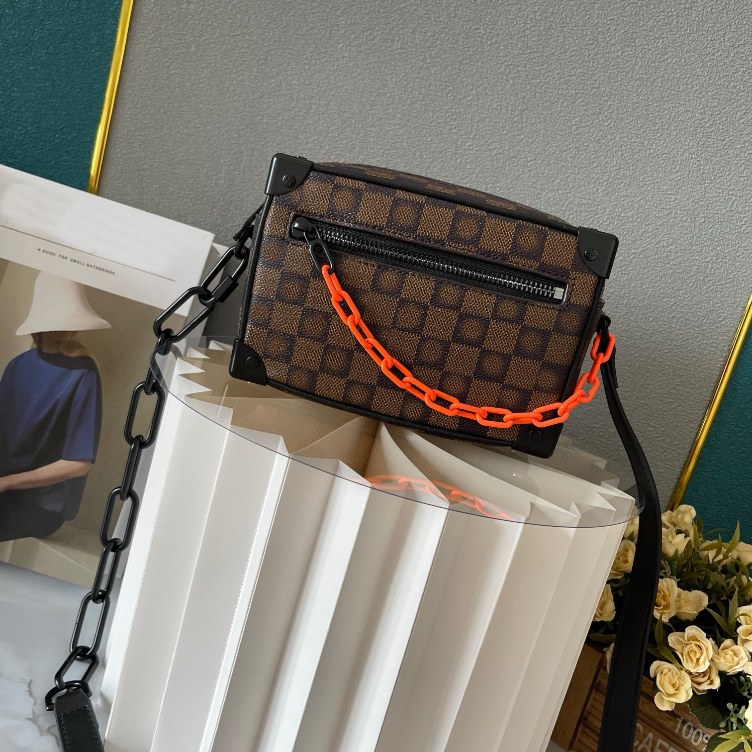 Women Resin chain shoulder Bags fashion Cute style real leather crossbody bag shoulder bag Handbag for ladies size 18.5*13*8cm