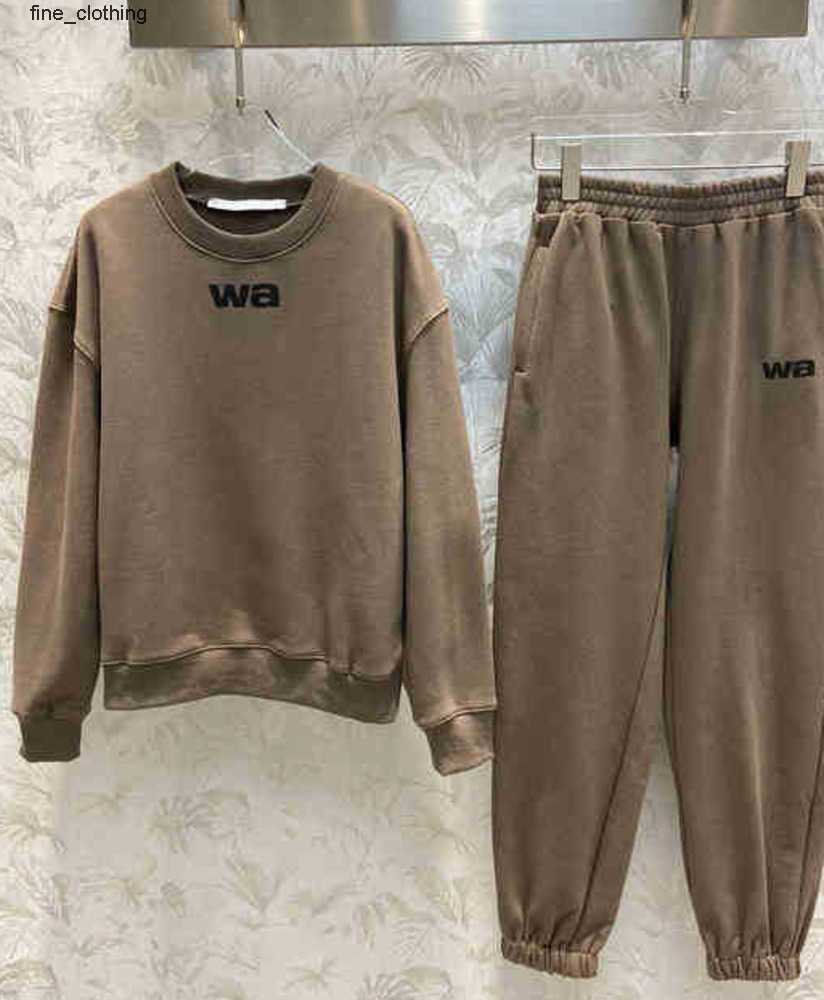 Women' Hoodies Sweatshirts Women Two Piece Pants Designer Tracksuits 2023 aw Round Neck Letter WANG Printed Casual Suits 2 Piece Sets Designers Female
Women' Hoodies Sweatshirts Women Two Piece Pants Designer Tracksuits 2023 aw Round Neck Letter WANG Printed Casual Suits 2 Piece Sets Designers Female