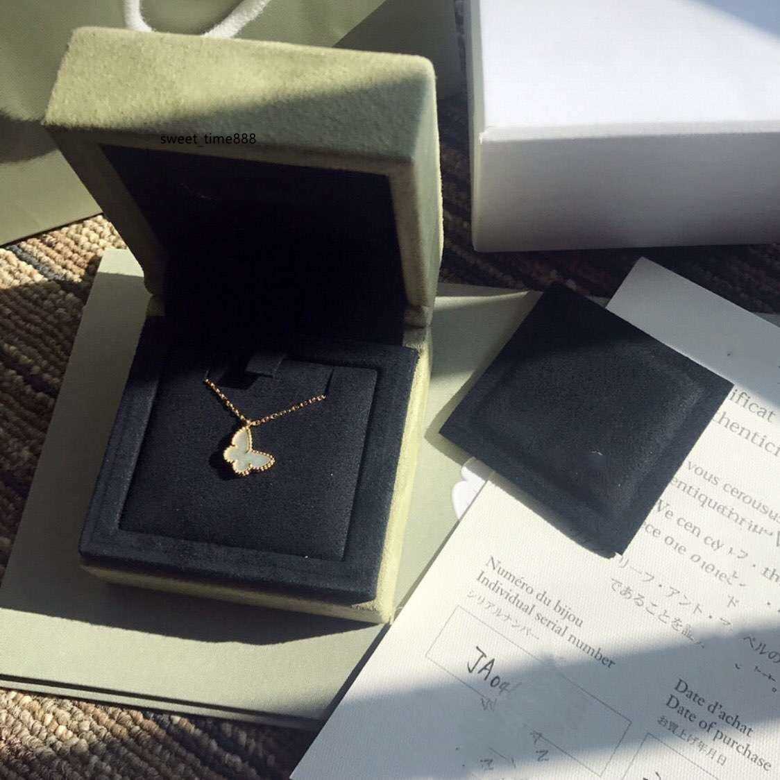 Vintage Pendant Necklace Sweet S925 Sterling Silver White Mother Of Pearl Shell Butterfly Short Chain Choker For Women Jewelry With Box
Vintage Pendant Necklace Sweet S925 Sterling Silver White Mother Of Pearl Shell Butterfly Short Chain Choker For Women Jewelry With Box