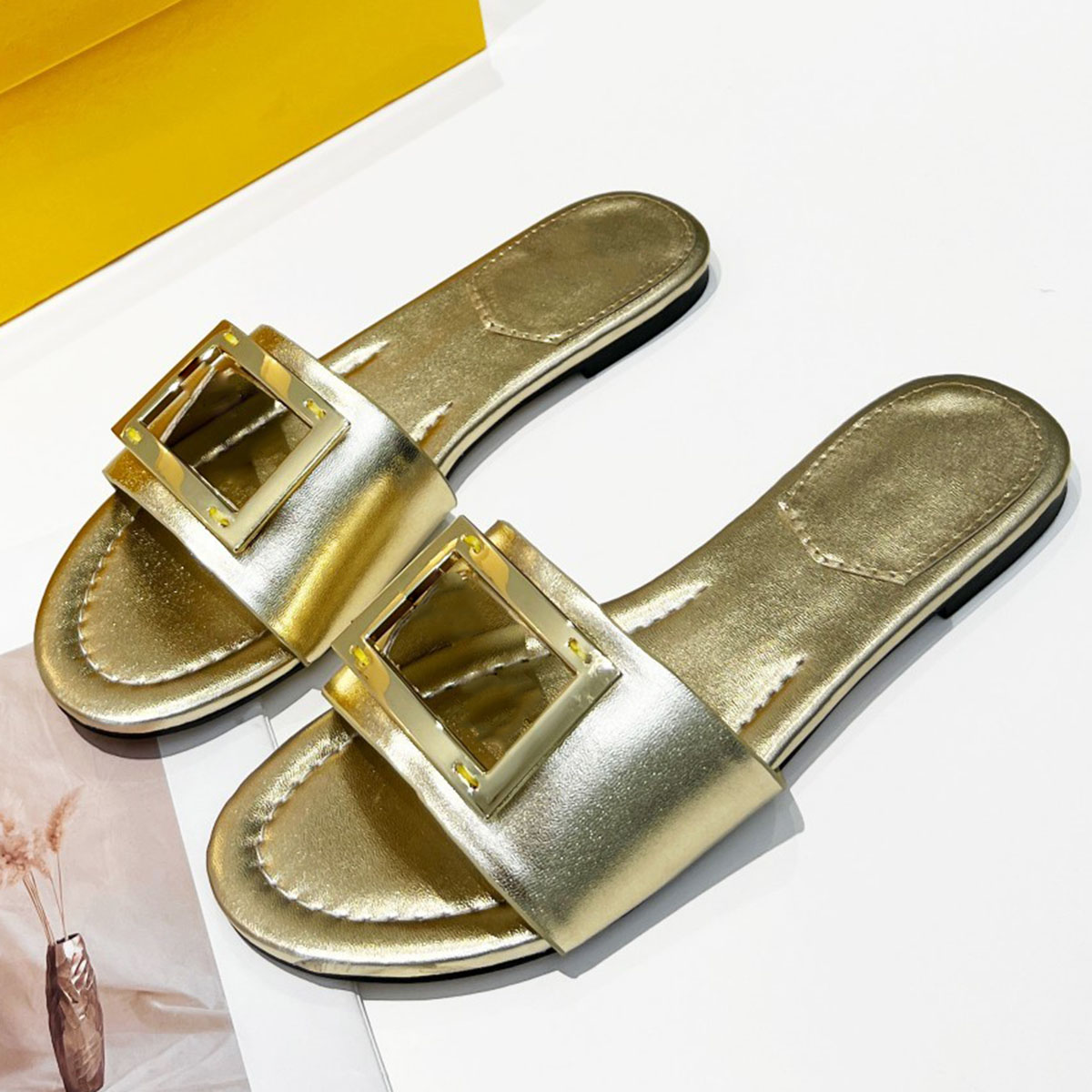 Cutout Flat Sandals Slippers Slides heels square open-toe flattie women Luxury Designers Signature Leather outsole Pretty Casual Party shoes Factory Footwear, Black
Cutout Flat Sandals Slippers Slides heels square open-toe flattie women Luxury Designers Signature Leather outsole Pretty Casual Party shoes Factory Footwear, Black