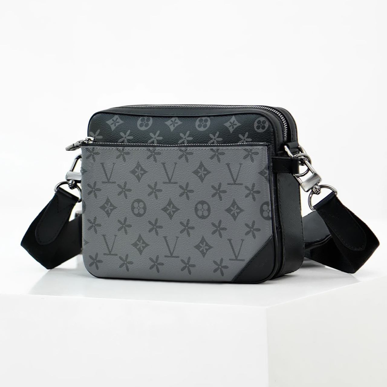 Designer trio outdoor viutonity crossbody bags M30830 M69443 Womens mens Luxury Genuine leather handbag Shoulder clutch bag zipper fashion large tote Bag pochette, 2-mon0gram eclipse
Designer trio outdoor viutonity crossbody bags M30830 M69443 Womens mens Luxury Genuine leather handbag Shoulder clutch bag zipper fashion large tote Bag pochette, 2-mon0gram eclipse
