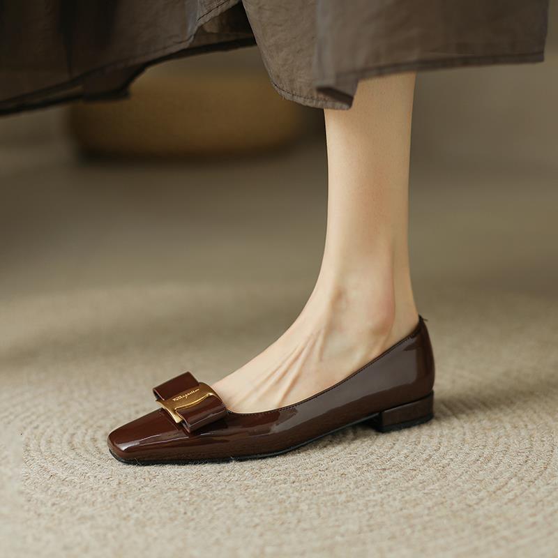 Sandals spring autumn patent leather women's shallow mouth bow flat shoes allmatch comfortable work 3439 size 230419, Brown
Sandals spring autumn patent leather women's shallow mouth bow flat shoes allmatch comfortable work 3439 size 230419, Brown