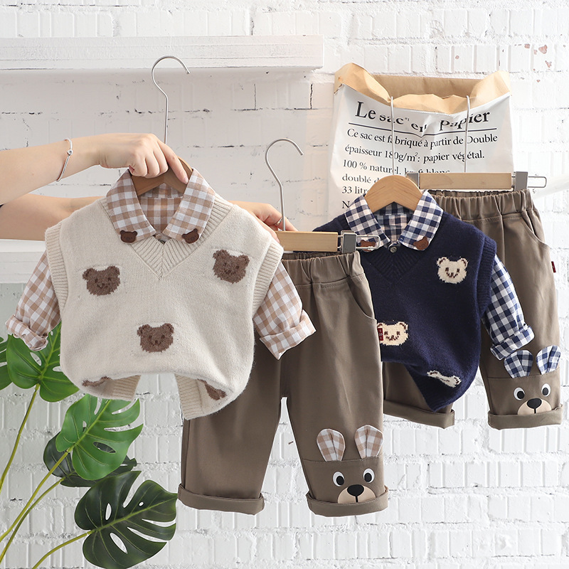 Clothing Sets 2023 Autumn Korean Style Little Boy 3PCS Clothes Set Cartoon Bear Sweater Vest Long Sleeve Shirts Casual Pants Infant Boys Suit 230418
