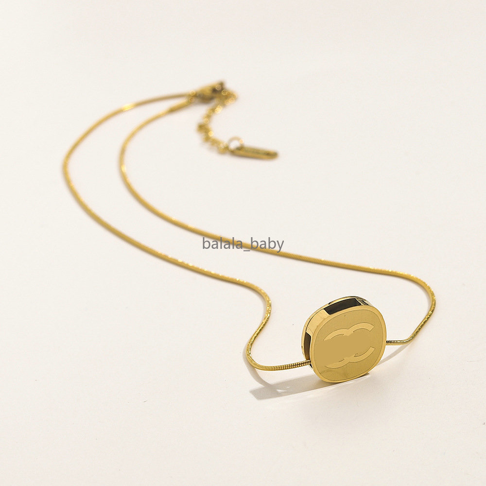 Brand Designer Letter Pendant Necklace High Quality Women 18K Gold Plated Clavicular Chain Necklaces Womens Girl Accessories Gifts
Brand Designer Letter Pendant Necklace High Quality Women 18K Gold Plated Clavicular Chain Necklaces Womens Girl Accessories Gifts