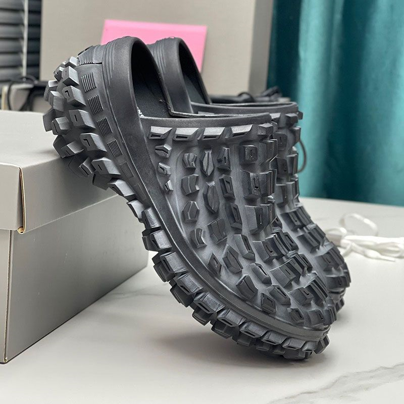Designer Sandals Tires Defender Sneaker Tire Chunky Platform Rubber Thick Sloe Men Slippers Fashion Trainers Triple Black Man Sandal
Designer Sandals Tires Defender Sneaker Tire Chunky Platform Rubber Thick Sloe Men Slippers Fashion Trainers Triple Black Man Sandal