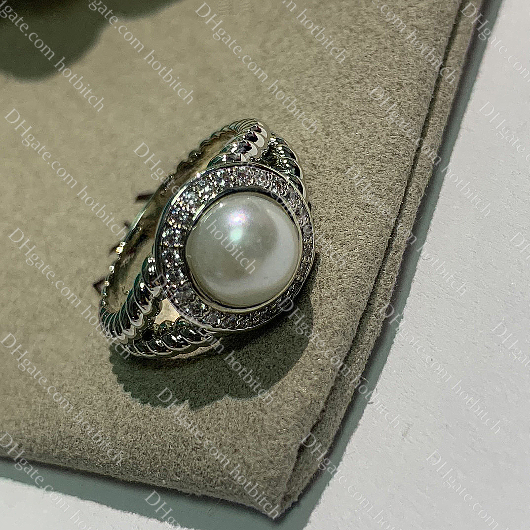 Luxury Pearl Ring Designer Diamond Rings For Women Vintage Engagement Rings High Quality Wedding Jewelry With Box
Luxury Pearl Ring Designer Diamond Rings For Women Vintage Engagement Rings High Quality Wedding Jewelry With Box