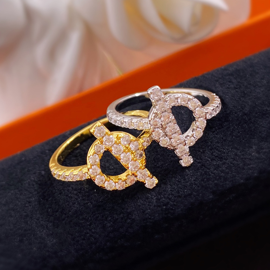Finesse ring H for woman designer couple brass Gold plated 18K diamond T0P highest counter Advanced Materials fashion crystal classic style premium gifts 010
Finesse ring H for woman designer couple brass Gold plated 18K diamond T0P highest counter Advanced Materials fashion crystal classic style premium gifts 010