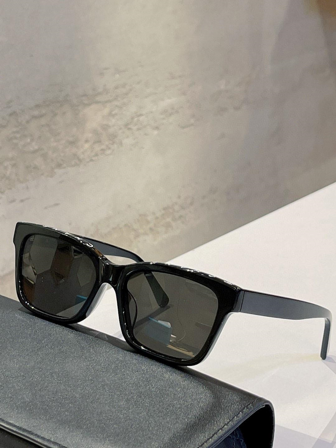 Black sunglasses ch Original high quality 5417 Designer Sunglasses men famous fashionable Classic retro luxury brand eyeglass fashion design women
Black sunglasses ch Original high quality 5417 Designer Sunglasses men famous fashionable Classic retro luxury brand eyeglass fashion design women