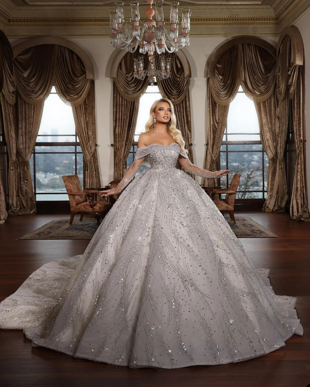 Luxury Ball Gown Wedding Dresses Spaghetti Square Whole Body Shining Beads Applicant Draped Backless Chapel Gown Custom Made Bridal Gown Vestidos De N