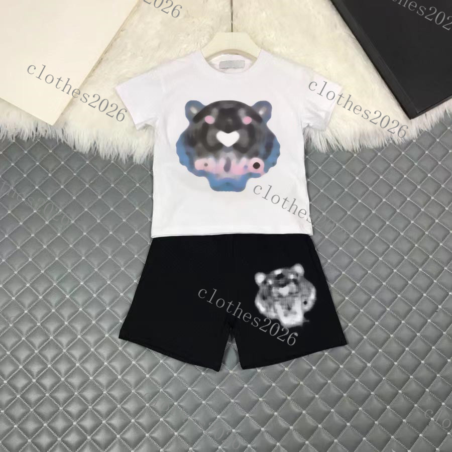 2023 New Kids Clothing Sets Boy Girl baby Tracksuits Suit Letters Print 2pcs Luxury Designer T shirt short pants Suits Chidlren Casual Sport Clothes top 3 colour brand, 1#
2023 New Kids Clothing Sets Boy Girl baby Tracksuits Suit Letters Print 2pcs Luxury Designer T shirt short pants Suits Chidlren Casual Sport Clothes top 3 colour brand, 1#