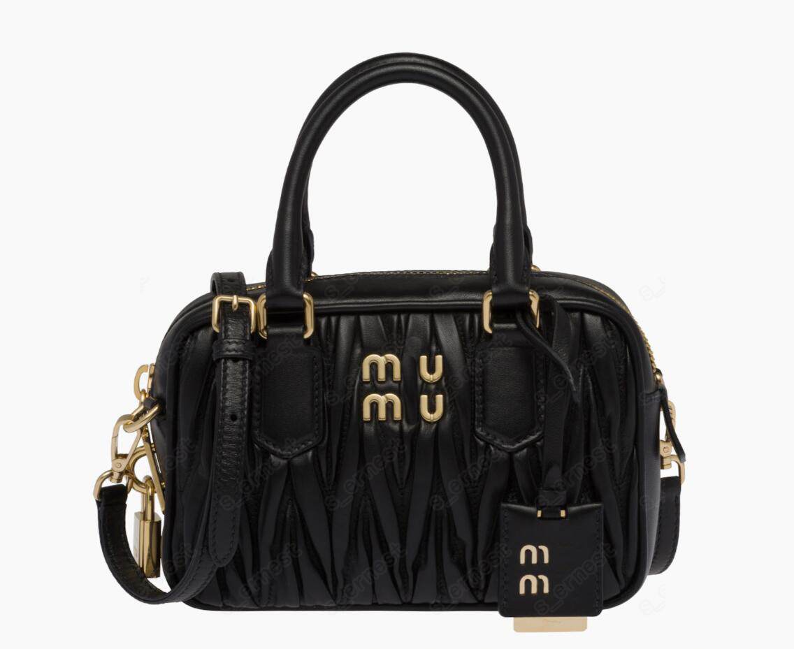 Matelasse Fashion Designer bags mini handbags MiU Bowling Bag Shoulder Bag Luxury wallet Leather Banquet tote, Red
Matelasse Fashion Designer bags mini handbags MiU Bowling Bag Shoulder Bag Luxury wallet Leather Banquet tote, Red