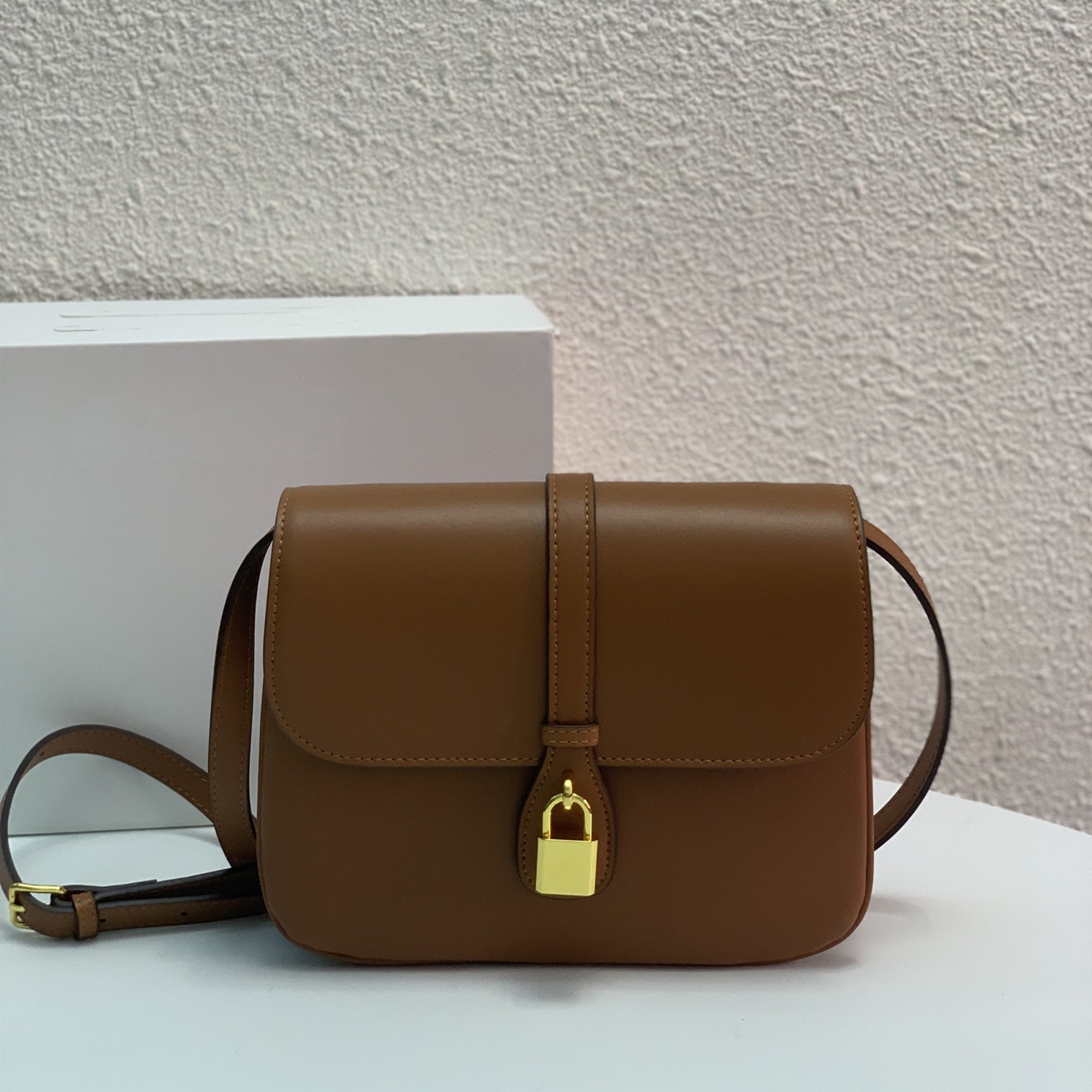 canvas leather printing shoulder bag Designer Women bag Fashion handbag tabou Metal lock bag
canvas leather printing shoulder bag Designer Women bag Fashion handbag tabou Metal lock bag