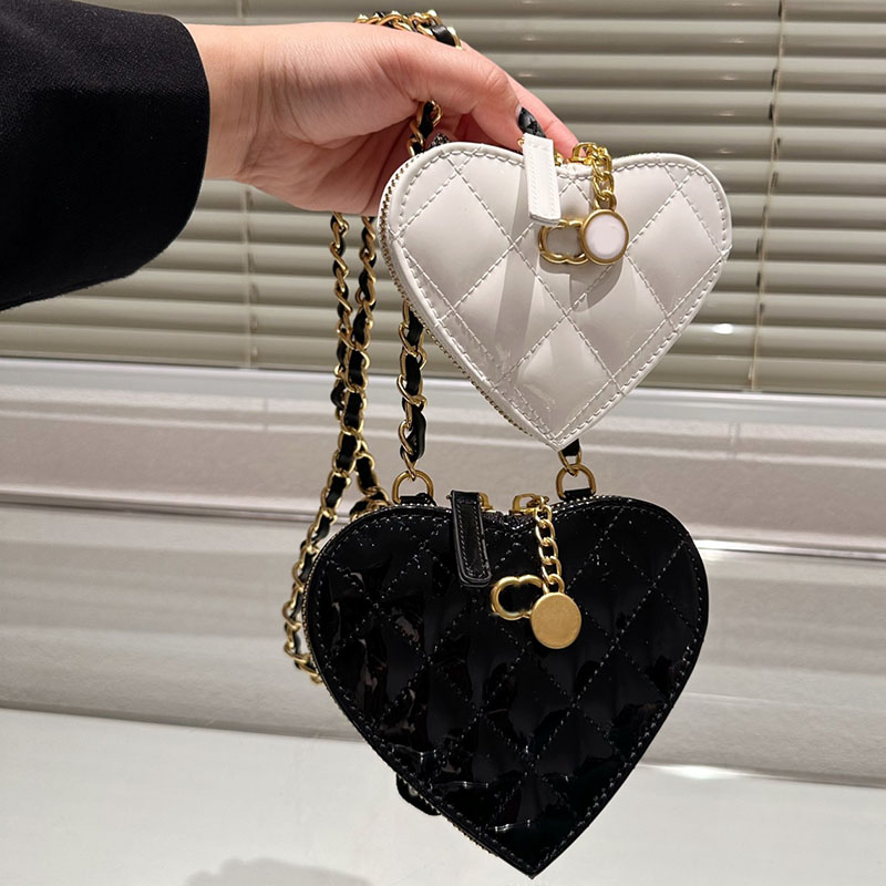 Mini Double Heart Zipper Coin Purse Designer Bag Patent Leather Black White Matelasse Chain Lovely Crossbody Shoulder Handbag Wallet Lady Gold Metal Hardware Tote
Mini Double Heart Zipper Coin Purse Designer Bag Patent Leather Black White Matelasse Chain Lovely Crossbody Shoulder Handbag Wallet Lady Gold Metal Hardware Tote