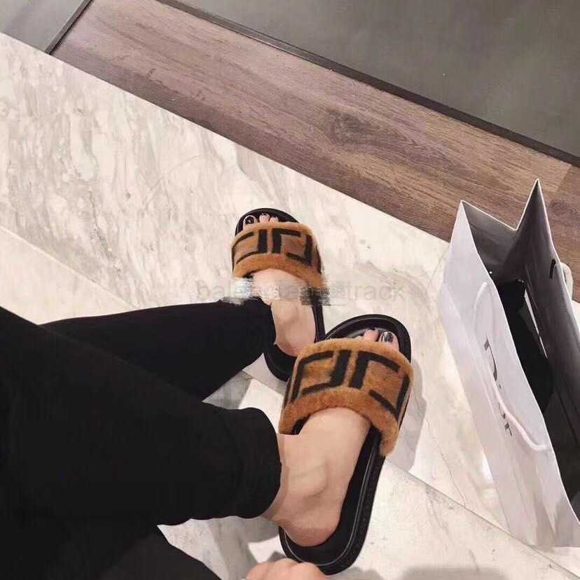 Fend Top quality Double F motif Pool fur Slide Sandals women slippers Brown FF flat Slip On shoes flats sandal luxury designers slides slipper, Gift
Fend Top quality Double F motif Pool fur Slide Sandals women slippers Brown FF flat Slip On shoes flats sandal luxury designers slides slipper, Gift