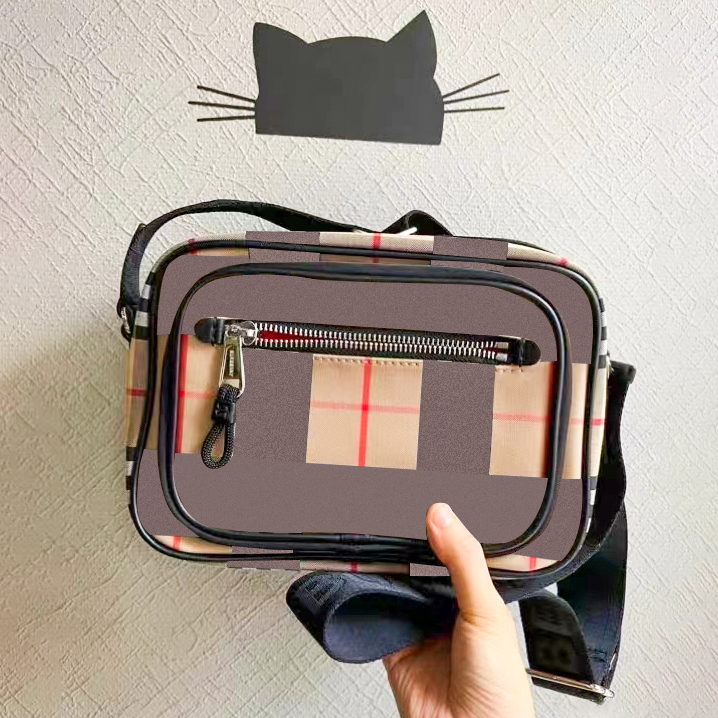 Designer Retro nylon canvas camera Bag Luxury Women's mens crossbody classic Vintage Check stripes brand fashion purses satchel handbag tote clutch Shoulder Bags
Designer Retro nylon canvas camera Bag Luxury Women's mens crossbody classic Vintage Check stripes brand fashion purses satchel handbag tote clutch Shoulder Bags