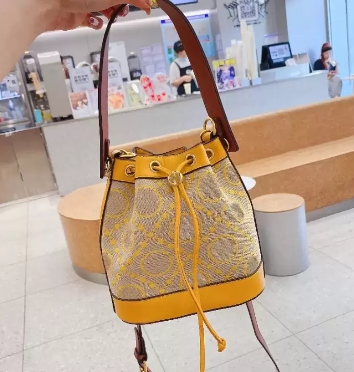 luxury design Vintage bucket bag crossbody bags2023 women's fashion printed color handbag retro style one shoulder, Yellow
luxury design Vintage bucket bag crossbody bags2023 women's fashion printed color handbag retro style one shoulder, Yellow