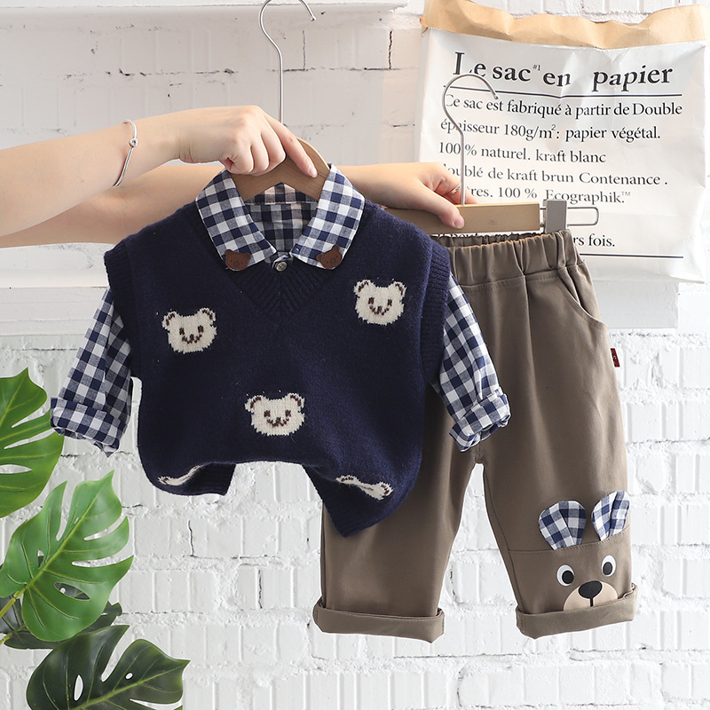 Clothing Sets 2023 Autumn Korean Style Little Boy 3PCS Clothes Set Cartoon Bear Sweater Vest Long Sleeve Shirts Casual Pants Infant Boys Suit 230418
