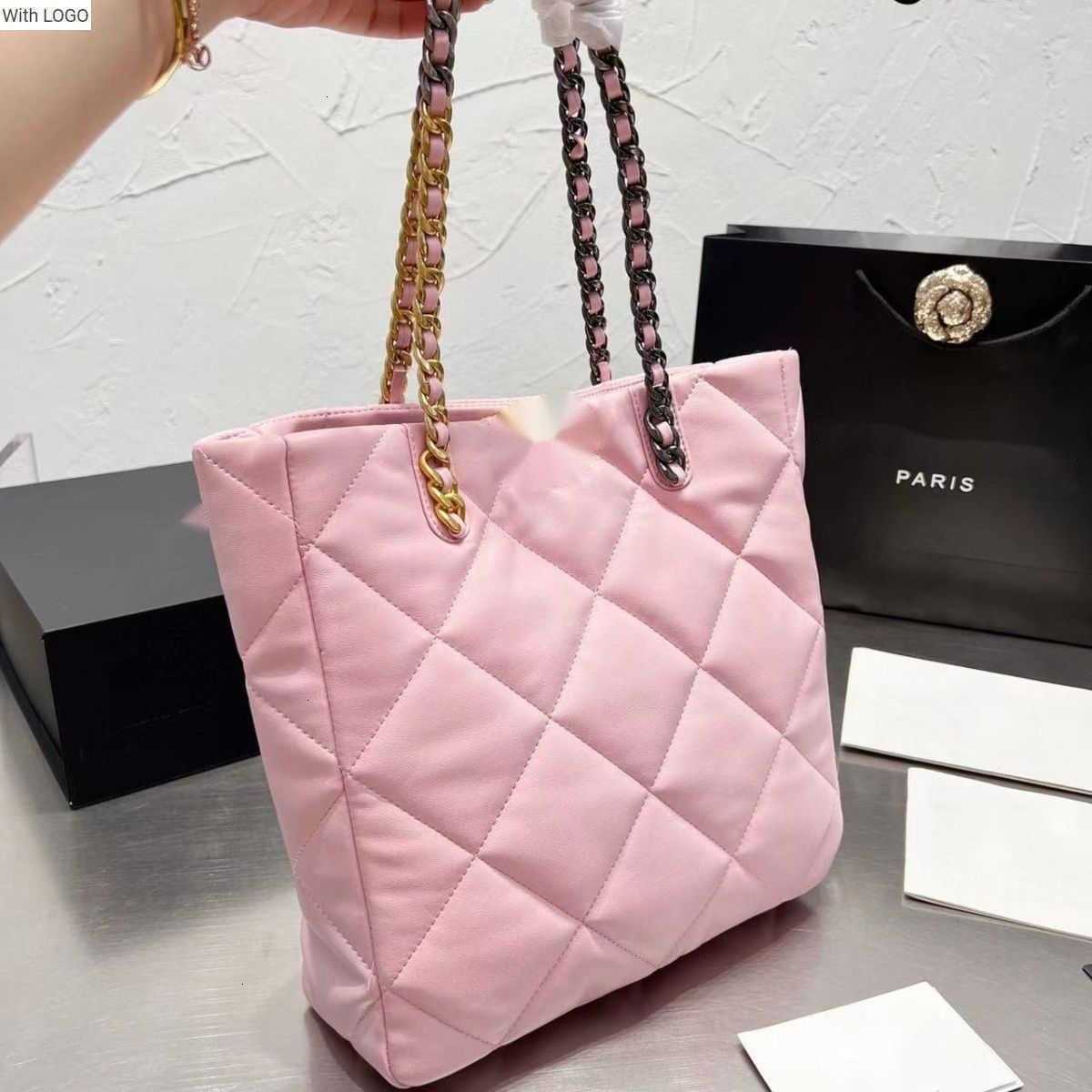 Evening Bags Luxury Brand design Letter Quilted shoulder Chain CC bag Little Lamb Skin Fragrant 19 Shopping Bag Fashion Piece Large Capacity 5RN9
Evening Bags Luxury Brand design Letter Quilted shoulder Chain CC bag Little Lamb Skin Fragrant 19 Shopping Bag Fashion Piece Large Capacity 5RN9