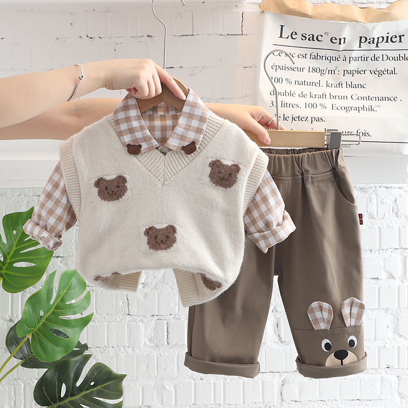 Clothing Sets 2023 Autumn Korean Style Little Boy 3PCS Clothes Set Cartoon Bear Sweater Vest Long Sleeve Shirts Casual Pants Infant Boys Suit 230418