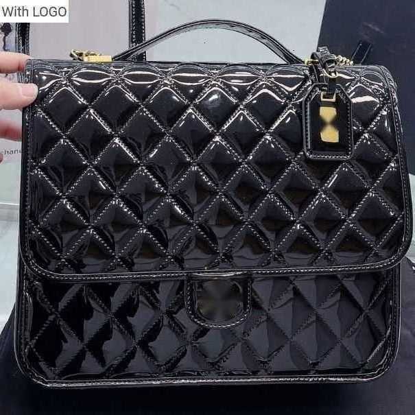 Backpack Backpack Luxury Brand design Letter Quilted shoulder CC bag Computer Backpack Commuter Versatile Lacquer Leather Bag Large Capacity 31cm Bag Unisex Bag 9A
Backpack Backpack Luxury Brand design Letter Quilted shoulder CC bag Computer Backpack Commuter Versatile Lacquer Leather Bag Large Capacity 31cm Bag Unisex Bag 9A