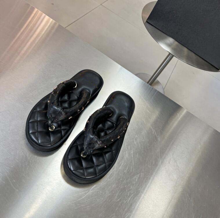Designer Slides Womens Slippers Rattan Platform Slide Sandals Jumbo Interlocking mens Rubber sliders Thick bottom Sandal men beach leather slipper Luxury, Black
Designer Slides Womens Slippers Rattan Platform Slide Sandals Jumbo Interlocking mens Rubber sliders Thick bottom Sandal men beach leather slipper Luxury, Black