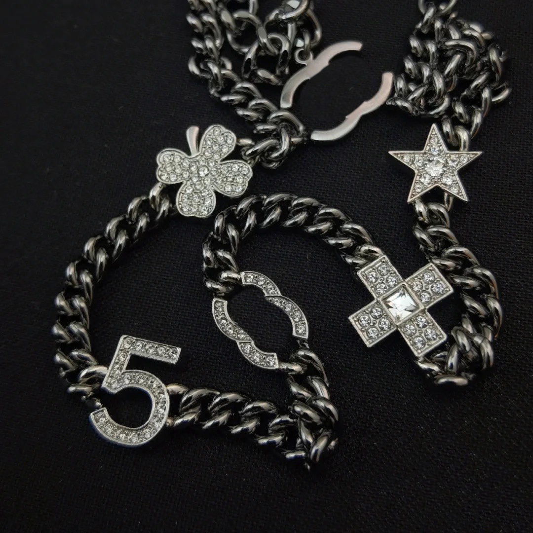 Chokers Designer Necklace Choker Chain Gun-black Letter Pendants Statement Fashion Womens Necklace Wedding Jewelry Accessories
Chokers Designer Necklace Choker Chain Gun-black Letter Pendants Statement Fashion Womens Necklace Wedding Jewelry Accessories