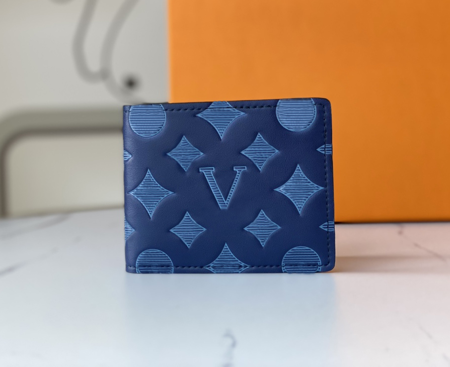 Designer mens wallets luxury Multiple purses embossed flower letter Graphite 3D credit card holders male fashion short money clutch bag with box high-quality, 62901#embossed monogrames
Designer mens wallets luxury Multiple purses embossed flower letter Graphite 3D credit card holders male fashion short money clutch bag with box high-quality, 62901#embossed monogrames