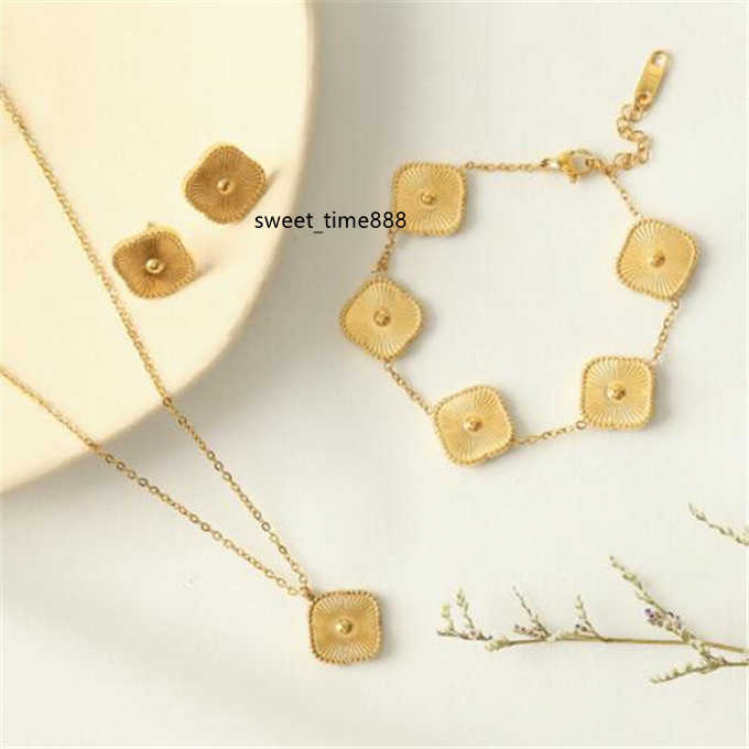 Designer pendant Jewelry female necklace bracelet earrings 3-piece set made of stainless steel 18K gold wholesale
Designer pendant Jewelry female necklace bracelet earrings 3-piece set made of stainless steel 18K gold wholesale