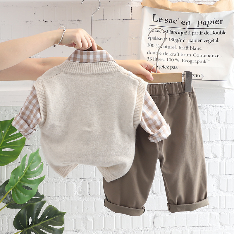 Clothing Sets 2023 Autumn Korean Style Little Boy 3PCS Clothes Set Cartoon Bear Sweater Vest Long Sleeve Shirts Casual Pants Infant Boys Suit 230418