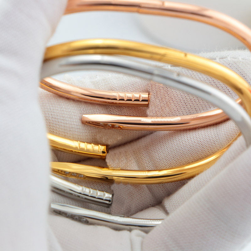 diamond Bracelet Designer gold bangle for men Luxury Jewelry For Women Fashion bracelet Titanium Steel Gold-Plated Craft Never Fade Not Allergic
diamond Bracelet Designer gold bangle for men Luxury Jewelry For Women Fashion bracelet Titanium Steel Gold-Plated Craft Never Fade Not Allergic