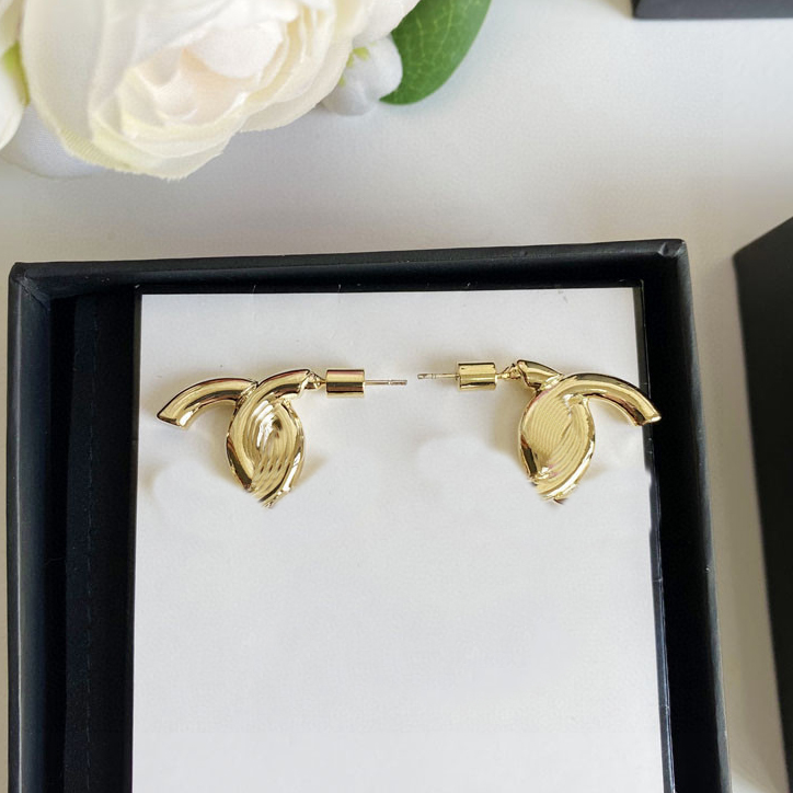 Designer C Earring Luxury Stud Earing Women Fashion Jewelry Metal Letter Crystal Pearl Earrings cjeweler Woman Gift ohrringe fsdfddd
Designer C Earring Luxury Stud Earing Women Fashion Jewelry Metal Letter Crystal Pearl Earrings cjeweler Woman Gift ohrringe fsdfddd