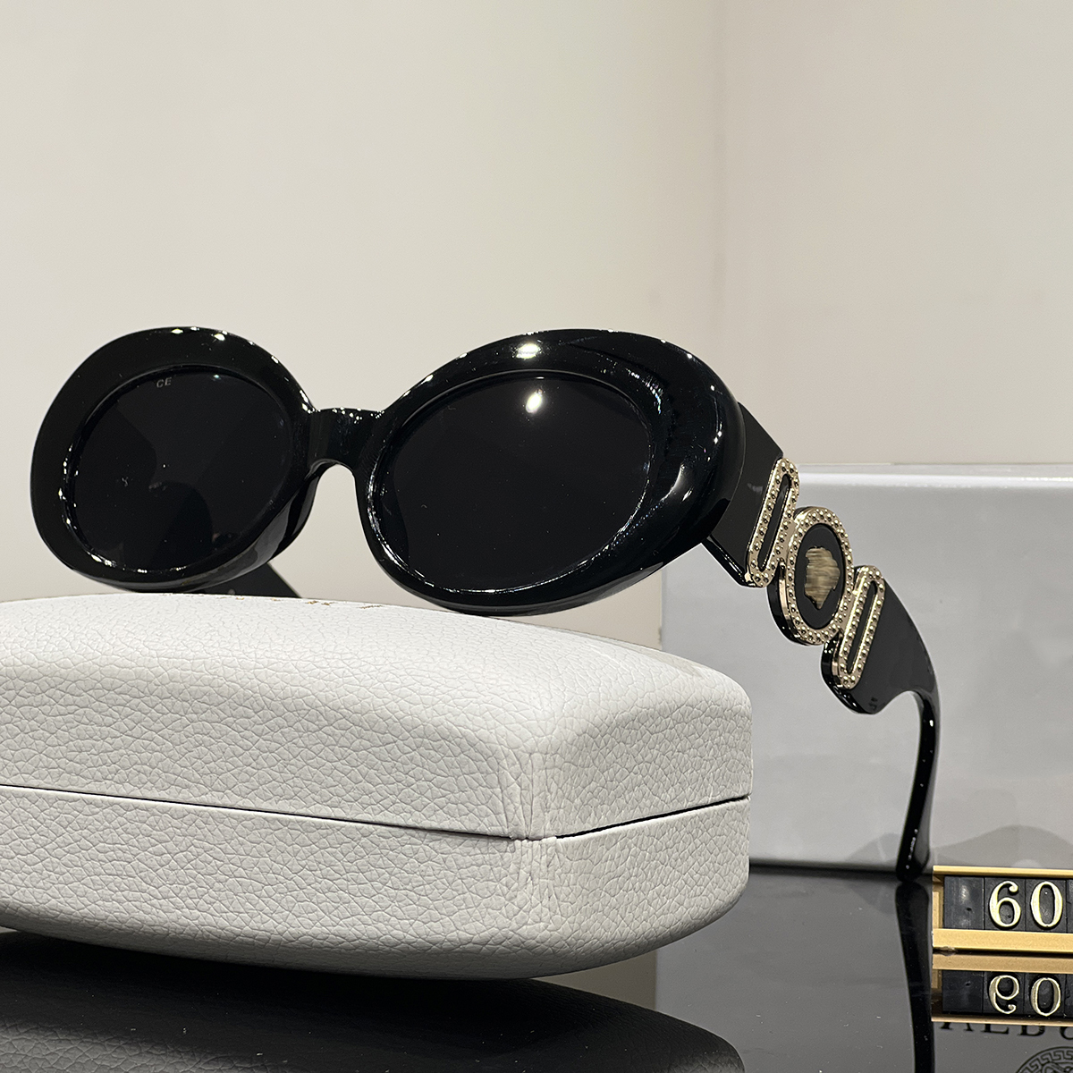 Men designer sunglasses with box sunglasses for women Luxury Large classics Fashion Matching Driving Beach shading UV protection polarized glasses nice 
Men designer sunglasses with box sunglasses for women Luxury Large classics Fashion Matching Driving Beach shading UV protection polarized glasses nice