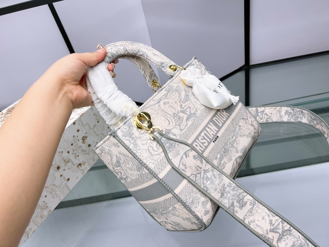Luxury Bags for Women the tote bag Embroidery Designer Handbag Casual Tote Bag Lady Crossbody Bags Fashion Purse Classic Square Clutches tote t1, #6 weave
Luxury Bags for Women the tote bag Embroidery Designer Handbag Casual Tote Bag Lady Crossbody Bags Fashion Purse Classic Square Clutches tote t1, #6 weave