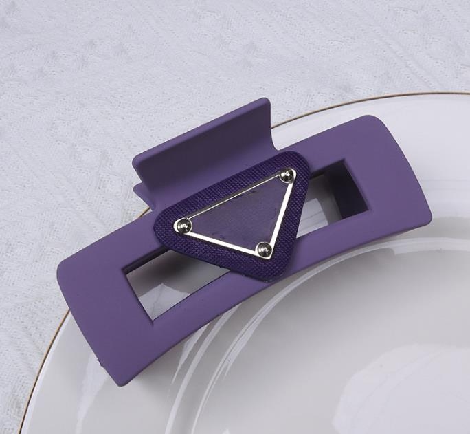 Brand Barrettes Inverted Triangle Letter Large Square Frosted Grip Factory Wholesale Double-Sided Label Quality
Brand Barrettes Inverted Triangle Letter Large Square Frosted Grip Factory Wholesale Double-Sided Label Quality