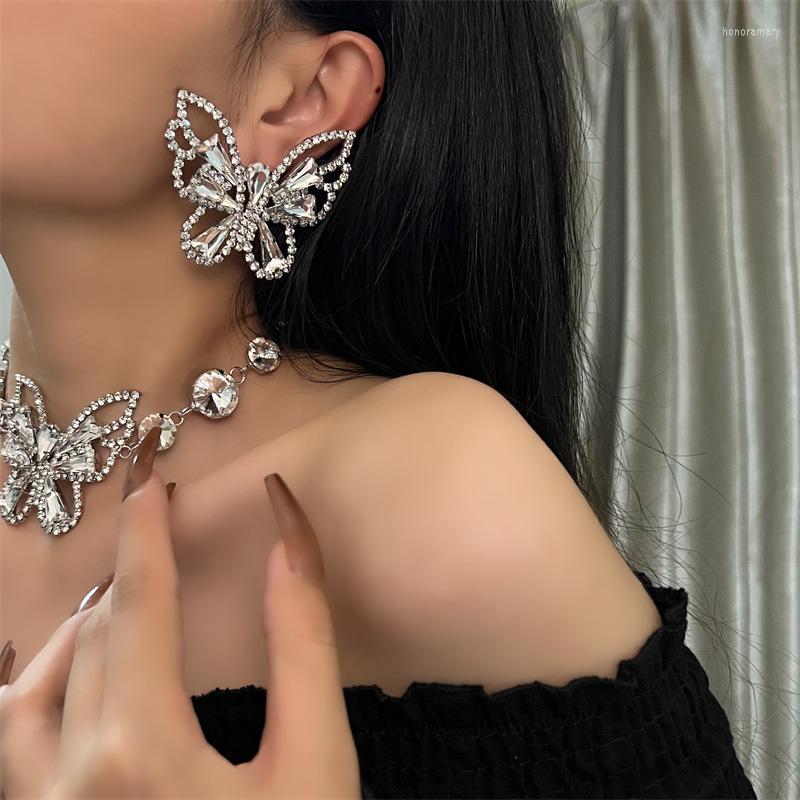 Chains European And American Exaggerated Earrings Hollowed Out Butterfly Short Collarbone R Personality Exquisite Necklace
Chains European And American Exaggerated Earrings Hollowed Out Butterfly Short Collarbone R Personality Exquisite Necklace