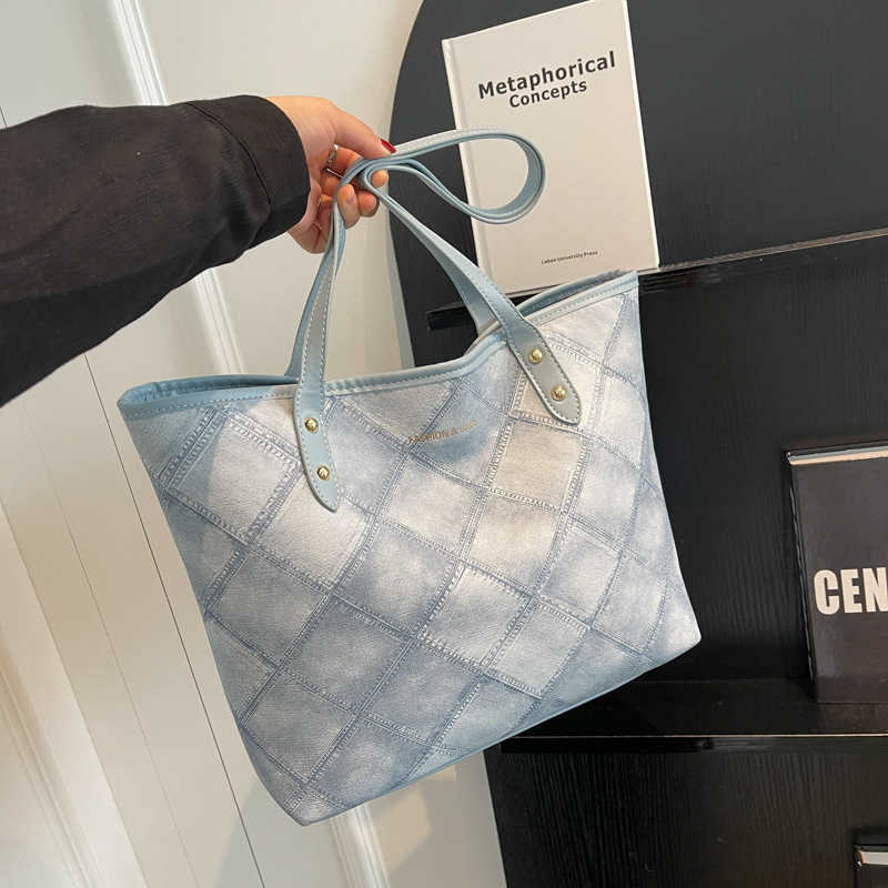 Shoulder Bags Large Capacity Women s Summer Versatile 2023 New Advanced Texture Lingge Class Commuting Tote 230420, Black8
Shoulder Bags Large Capacity Women s Summer Versatile 2023 New Advanced Texture Lingge Class Commuting Tote 230420, Black8
