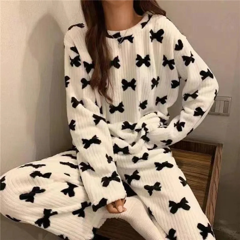 Womens Sleepwear Autumn and winter flannel womens pajama set classic plain warm pajamas velvet Cavai girls printed 231120