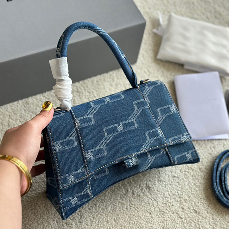 Denim Clutch Bags Crossbody Bag Arc Hobos Handbag Purse Women Underarm Bag Retro Metal Letters Hourglass Handbags Wallets Embossed Letter Detachable Strap, Blue
Denim Clutch Bags Crossbody Bag Arc Hobos Handbag Purse Women Underarm Bag Retro Metal Letters Hourglass Handbags Wallets Embossed Letter Detachable Strap, Blue