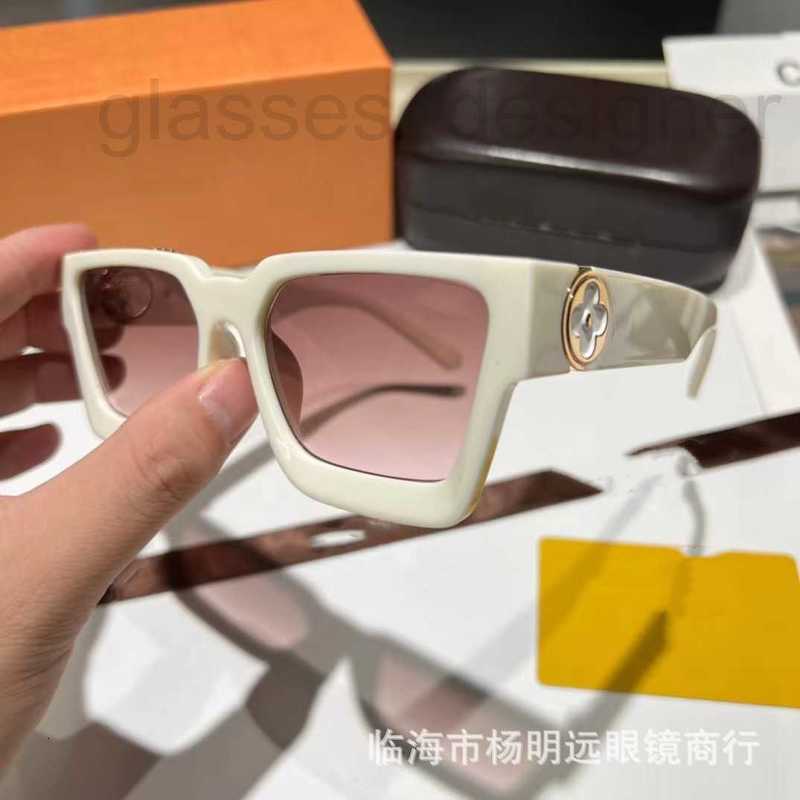 Sunglasses designer New sunglasses, advanced sense, protection, women's fashion, ins style, large frame explosion-proof, UV shading GHVF
Sunglasses designer New sunglasses, advanced sense, protection, women's fashion, ins style, large frame explosion-proof, UV shading GHVF